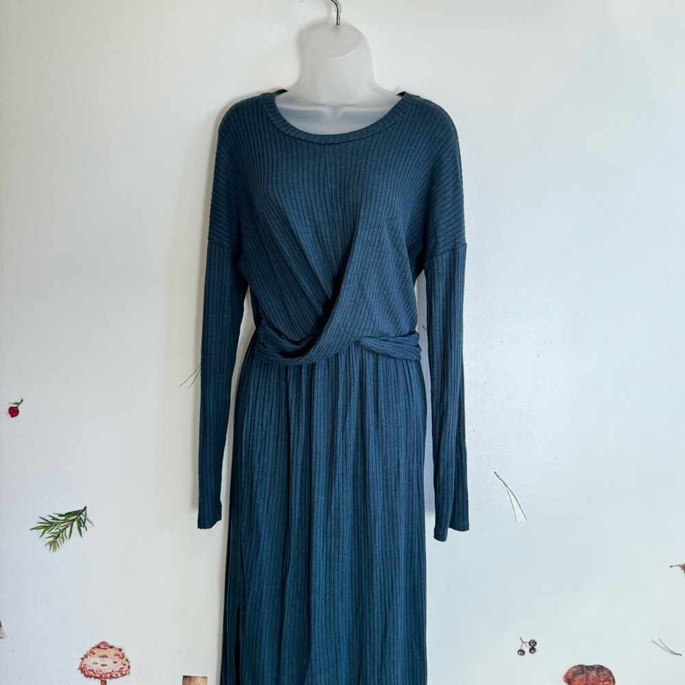 Sweater dress with side slit